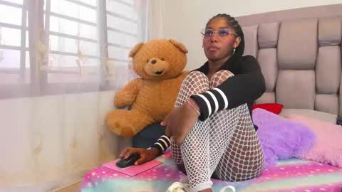 beauty_luci online show from 10.11.25