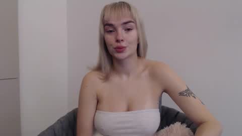 POLLY online show from 10.08.25