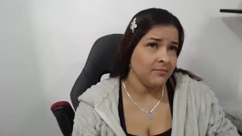 Snapshot of beautyykarol chatting on 11.24.25 beautyykarol online show from 11.24.25