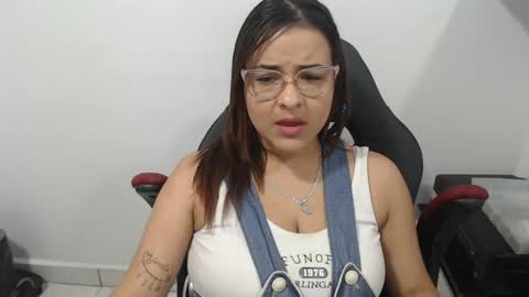 Snapshot of beautyykarol chatting on 05.01.26 beautyykarol online show from 05.01.26