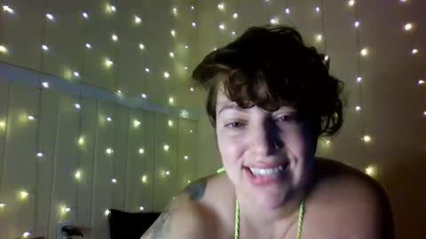 Snapshot of beberoyale chatting on 02.18.25 beberoyale online show from 02.18.25