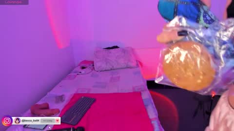 Snapshot of becca_be_ chatting on 05.06.26 Becca is here online show from 05.06.26
