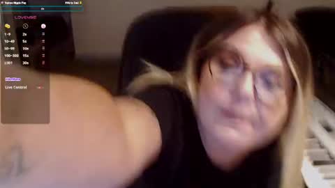 Snapshot of beccalubov chatting on 06.21.26 Becca Lubov online show from 06.21.26