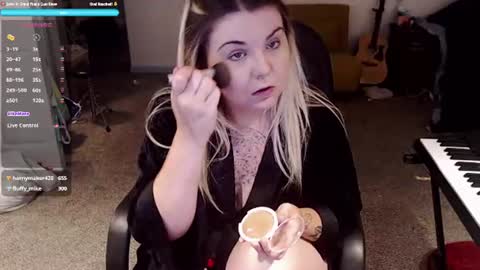 Snapshot of beccalubov chatting on 06.25.26 Becca Lubov online show from 06.25.26