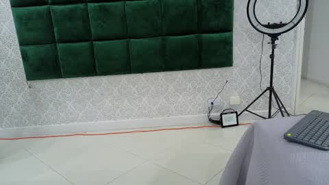 BeccaRed online show from 10.09.25