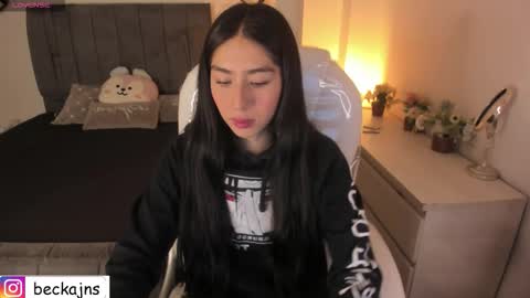 Snapshot of beck__jones chatting on 10.28.25 Marzhie online show from 10.28.25