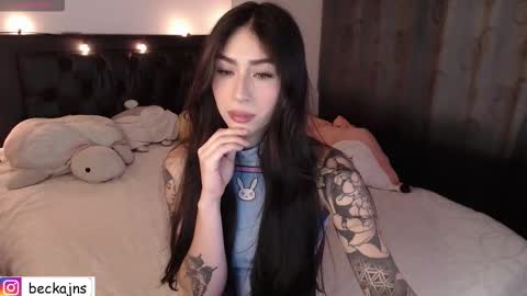 Snapshot of beck__jones chatting on 11.27.25 Marzhie online show from 11.27.25