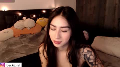 Snapshot of beck__jones chatting on 12.03.25 Marzhie online show from 12.03.25