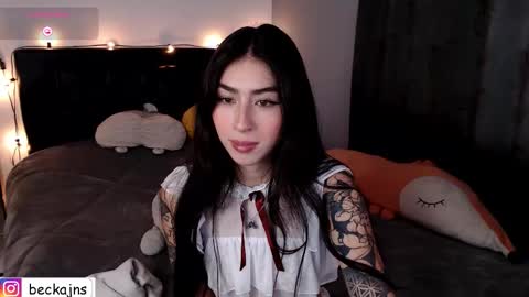 Snapshot of beck__jones chatting on 12.20.25 Marzhie online show from 12.20.25