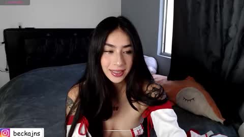 Snapshot of beck__jones chatting on 01.10.26 Marzhie online show from 01.10.26