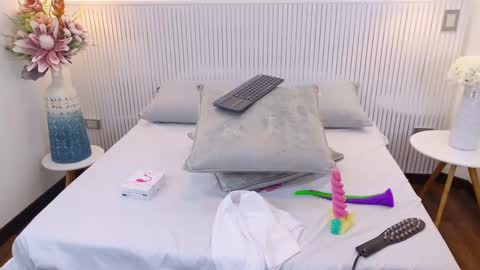 Snapshot of becky_gb chatting on 10.03.25 Laura Tobon online show from 10.03.25