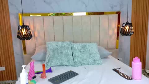 Snapshot of becky_gb chatting on 10.20.25 Laura Tobon online show from 10.20.25