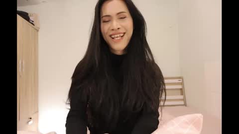 bee_thai online show from 12.18.24