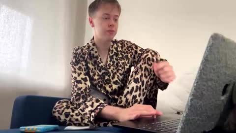 beeb0y online show from 09.15.25