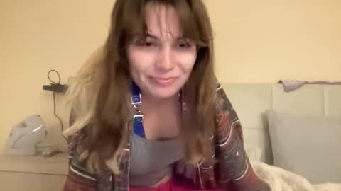 Snapshot of beebeebuzzzzzz chatting on 02.17.26 beebeebuzzzzzz online show from 02.17.26