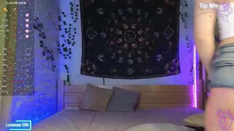 Snapshot of bekky_hammon chatting on 10.27.25 Bekky online show from 10.27.25