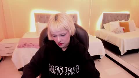 Snapshot of bela_craxkerr chatting on 04.24.26 Bela online show from 04.24.26