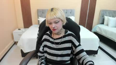 Snapshot of bela_craxkerr chatting on 04.25.26 Bela online show from 04.25.26