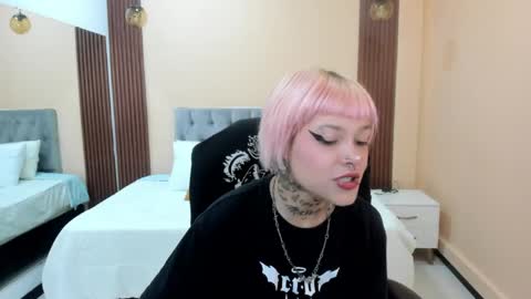 Snapshot of bela_craxkerr chatting on 05.08.26 Bela online show from 05.08.26