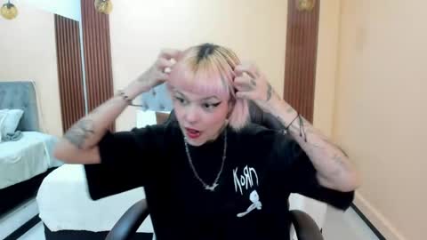 Snapshot of bela_craxkerr chatting on 05.13.26 Bela online show from 05.13.26