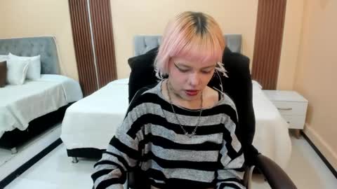 Snapshot of bela_craxkerr chatting on 05.15.26 Bela online show from 05.15.26
