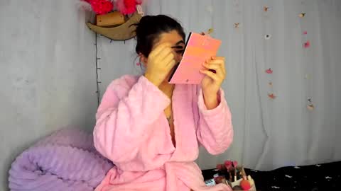 modelo independiente online show from 10.13.25