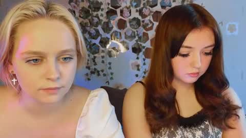 Snapshot of bella_and_alice chatting on 09.17.25 bella_and_alice online show from 09.17.25