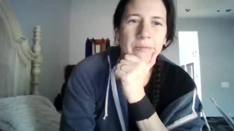 Snapshot of bella_bella17 chatting on 02.07.25 Bella online show from 02.07.25