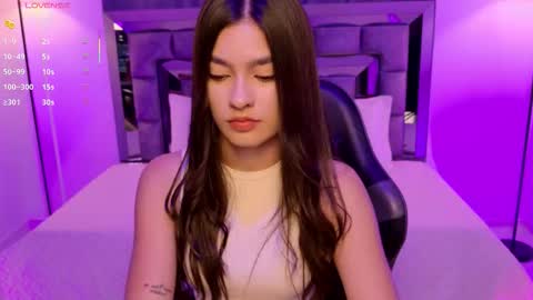 Snapshot of bella_clark2 chatting on 10.30.25 Bella  online show from 10.30.25