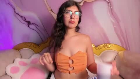 Snapshot of bella_cuttee chatting on 07.31.26 B E L L A online show from 07.31.26