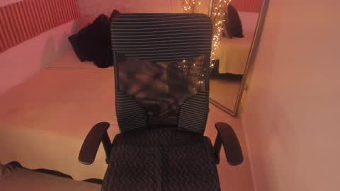 Dessi  online show from 01.25.25