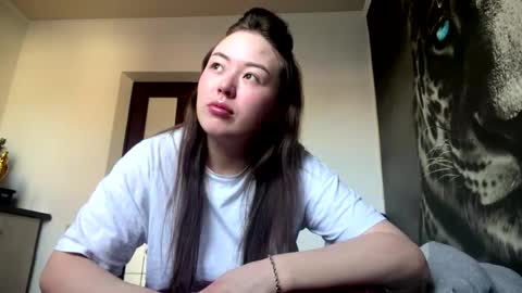 Hanna here Welcome  online show from 03.25.26