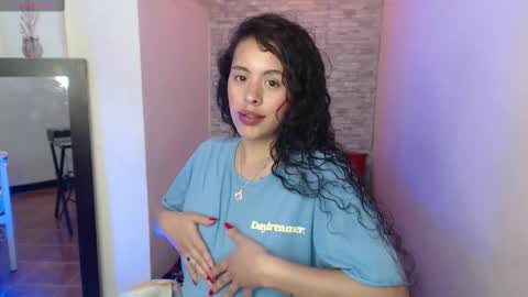 Snapshot of bella_flower_ chatting on 11.13.25 bella_flower_ online show from 11.13.25