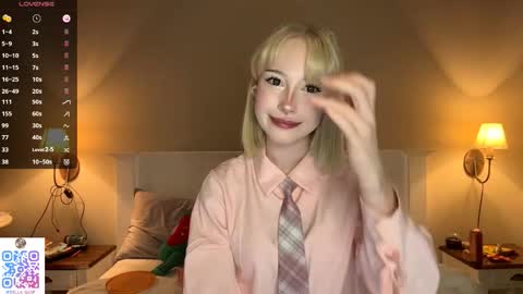 Snapshot of bella_gasp chatting on 09.30.25 Jane online show from 09.30.25