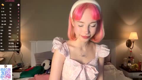 Snapshot of bella_gasp chatting on 10.20.25 Jane online show from 10.20.25