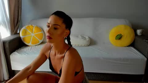 Snapshot of bella_hot77 chatting on 11.09.25 Anna online show from 11.09.25