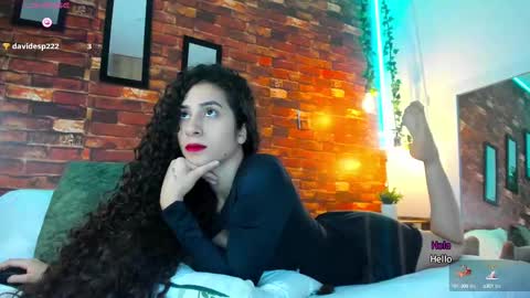 Bella Ponce  online show from 12.22.24