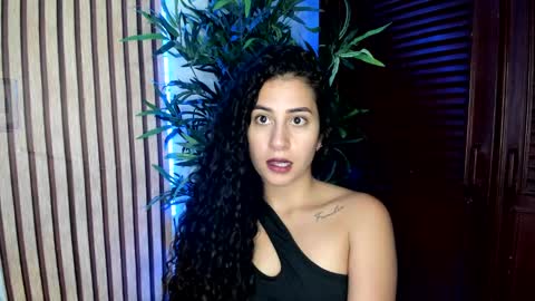 Bella Ponce  online show from 09.23.25