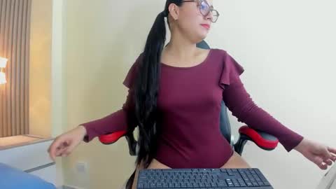 Snapshot of bella_stone3 chatting on 02.26.26 BELLA STONE online show from 02.26.26