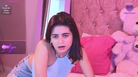 Snapshot of bella_thixx chatting on 10.25.25 bella_thixx online show from 10.25.25