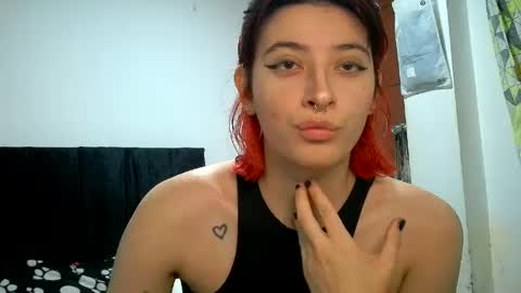 Snapshot of bella_thorne1999 chatting on 06.23.26 bella_thorne1999 online show from 06.23.26