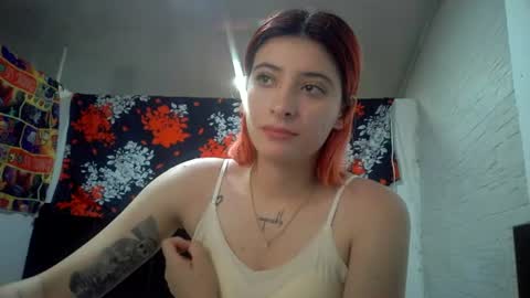Snapshot of bella_thorne1999 chatting on 07.17.26 bella_thorne1999 online show from 07.17.26