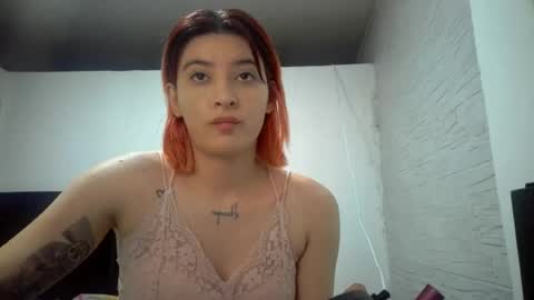 Snapshot of bella_thorne1999 chatting on 07.21.26 bella_thorne1999 online show from 07.21.26