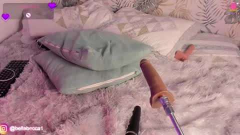 Snapshot of bellaa_becca chatting on 01.10.25 Bella Becca online show from 01.10.25