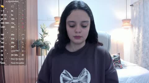  Bella Hadid  online show from 12.04.24