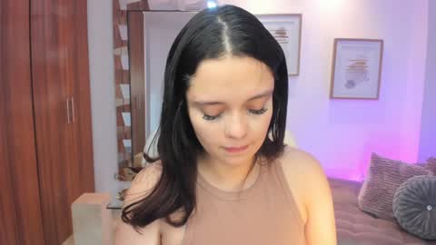  Bella Hadid  online show from 12.14.24