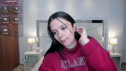  Bella Hadid  online show from 12.24.24