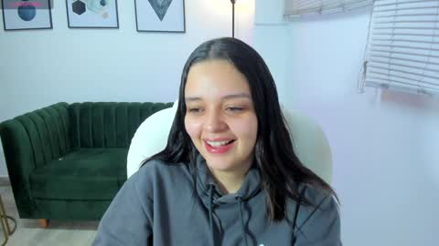  Bella Hadid  online show from 12.28.24