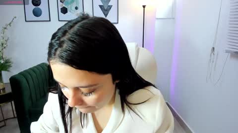  Bella Hadid  online show from 12.29.24
