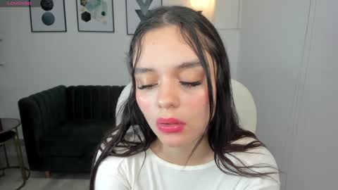 Bella Hadid  online show from 01.04.25